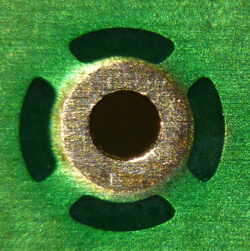 Lack of a thermal barrier on one of the pads